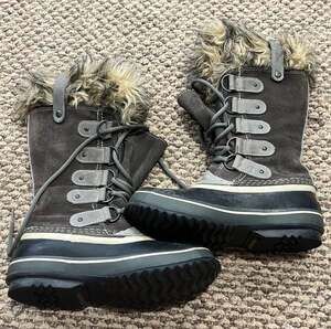 Sorel Joan of Arctic Waterproof Insulated Winter Snow Boots Size 5 Gray Leather